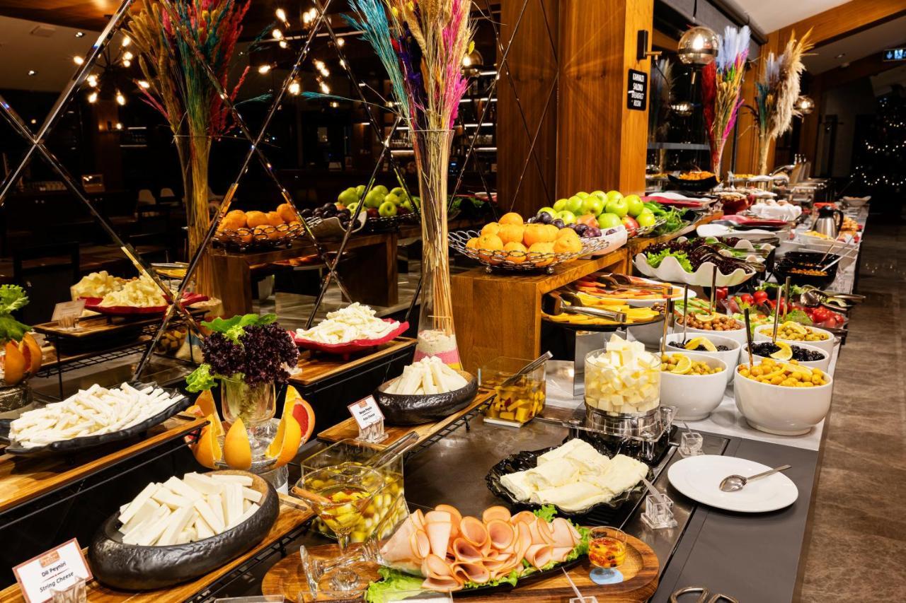 Demiray Hotel Old City Istanbul Exteriör bild A buffet at a hotel