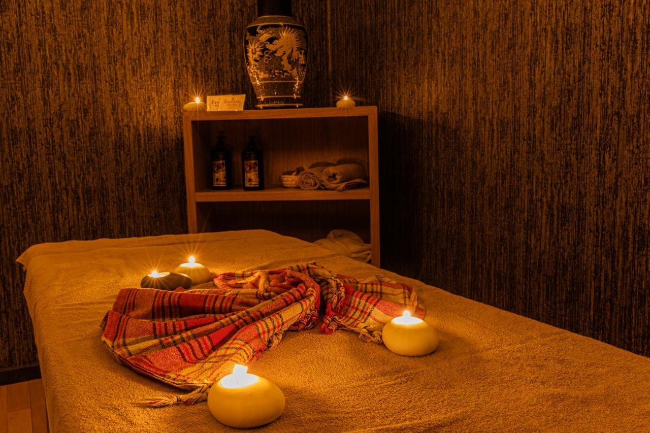 Demiray Hotel Old City Istanbul Exteriör bild A massage table with candles