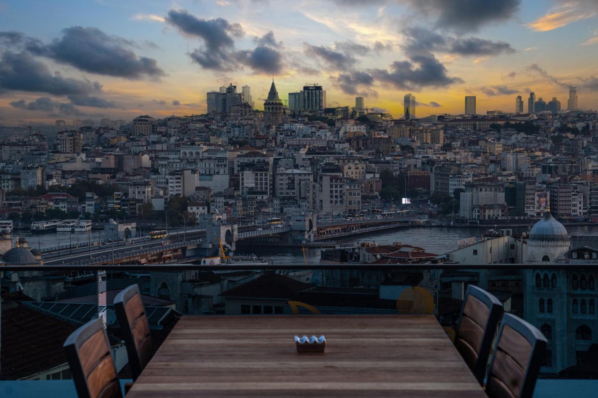 Demiray Hotel Old City Istanbul Exteriör bild View of the city from the observation deck